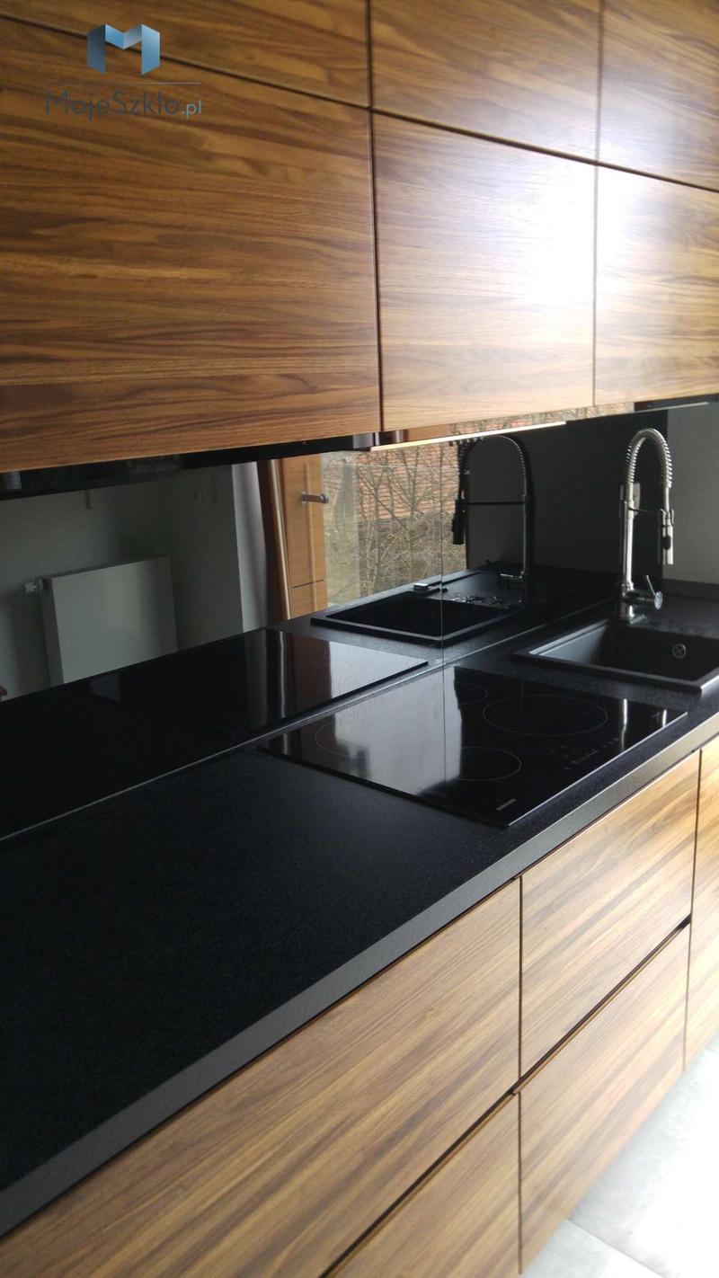 Czarny lacobel w kuchni