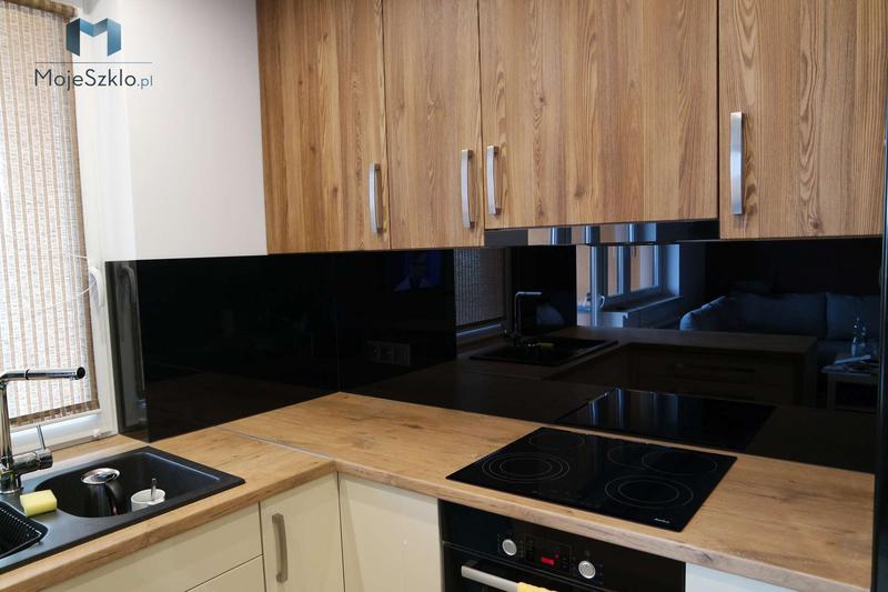 Czarny lacobel w kuchni – połączenie elegancji i funkcjonalności