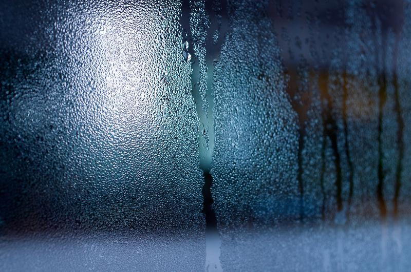 Dlaczego parowanie okien w domu to problem? Oto 5 przyczyn i skuteczne rozwiązania