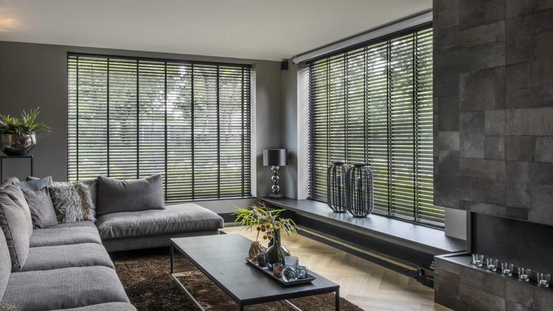 Montaż rolet w plastikowych ramach