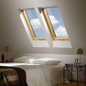 Plastikowe czy drewniane okno dachowe? Kluczowe porównanie dla właściwego wyboru