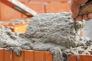 Zaprawa murarska M5 czy M10 – która opcja sprawdzi się lepiej w Twoim projekcie?