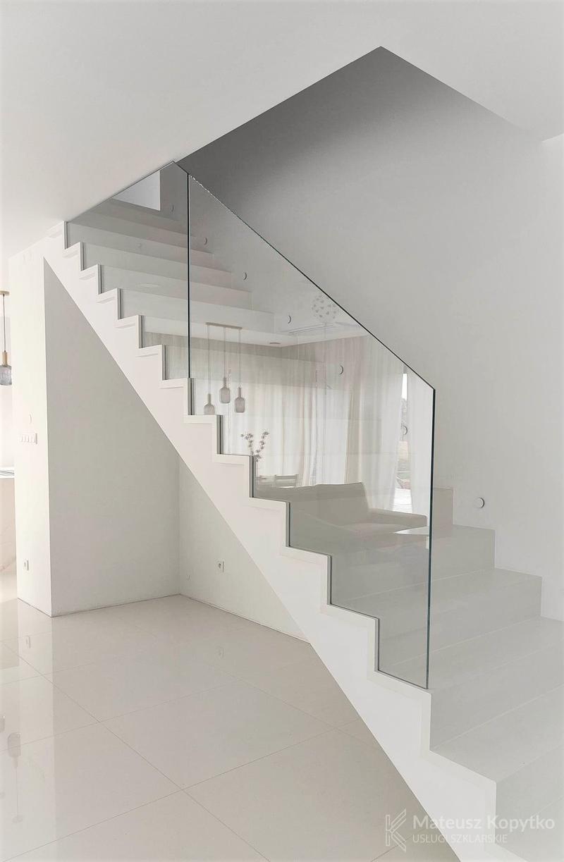 Balustrada szklana balkon