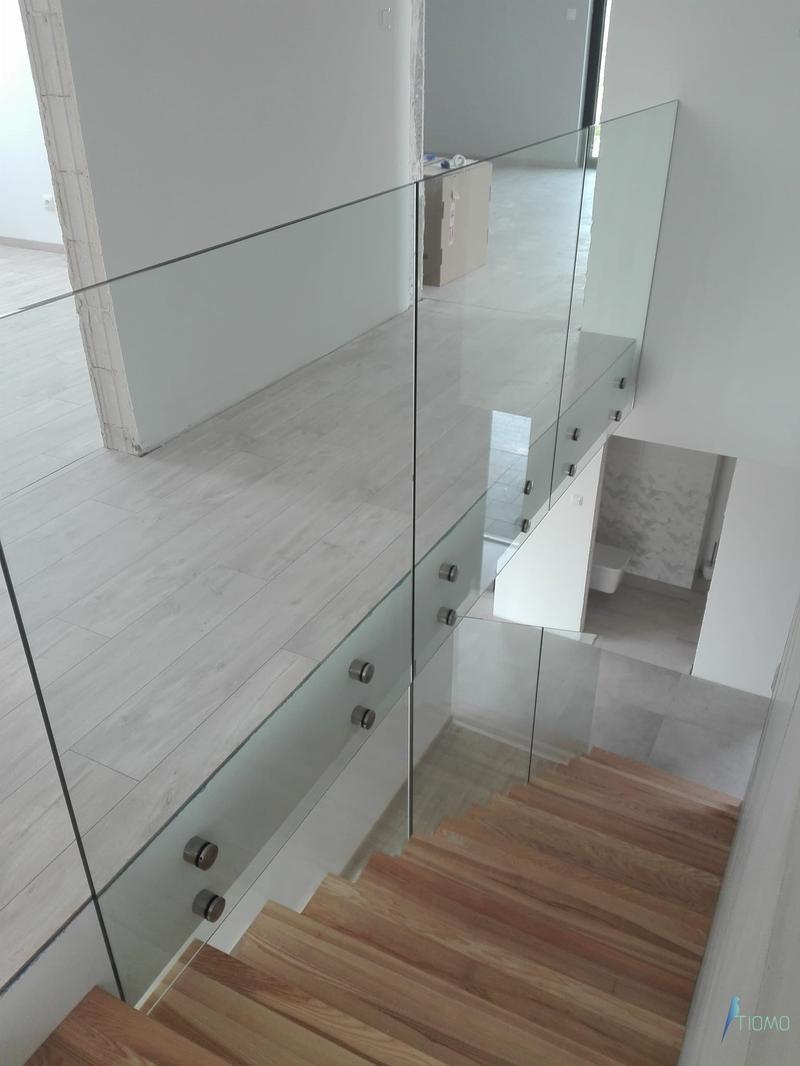 Zalety balustrad szklanych