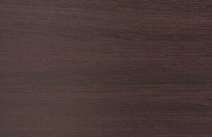 Harmonijne połączenia: jakie kolory ścian idealnie komponują się z meblami wenge w salonie?