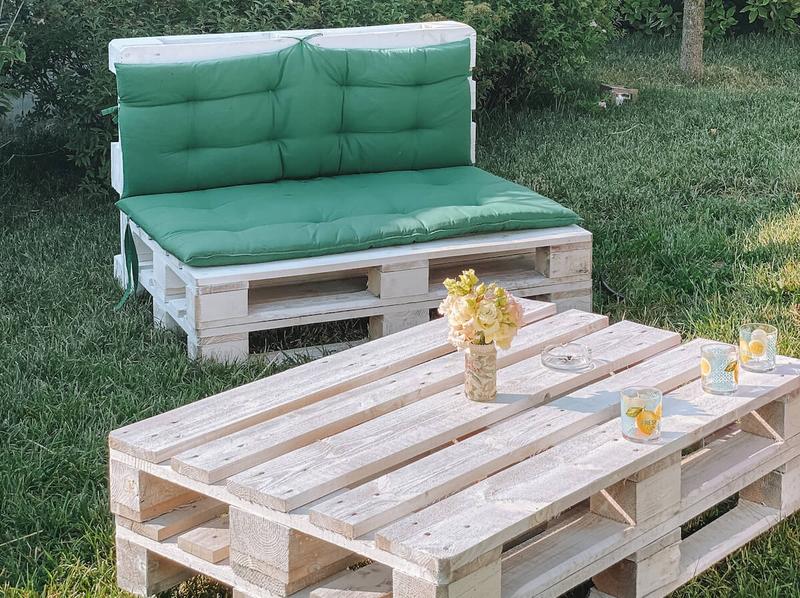 Z palet do ogrodu – jak w prostych krokach stworzyć zachwycające meble?