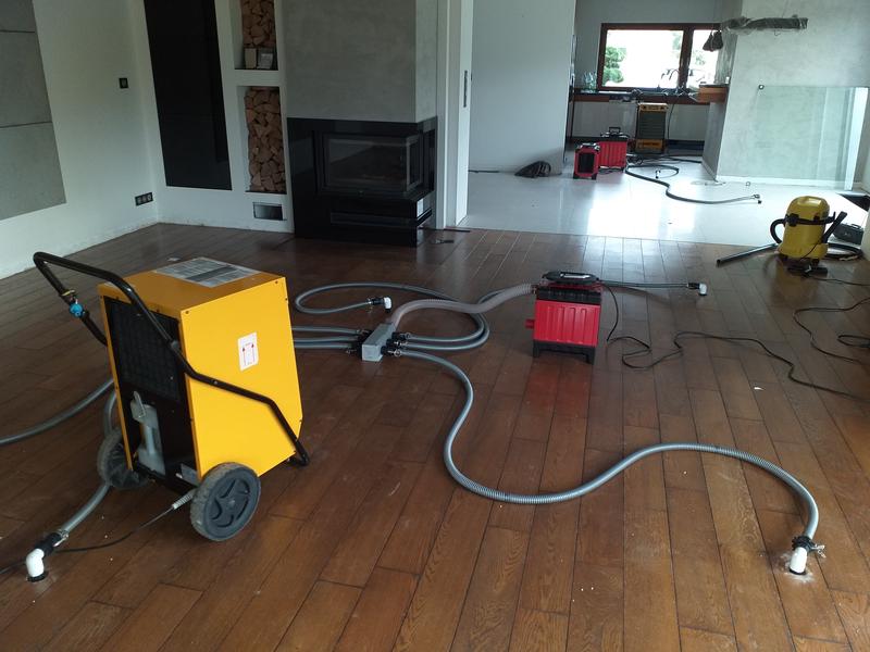 Naprawa i renowacja zalanego drewna