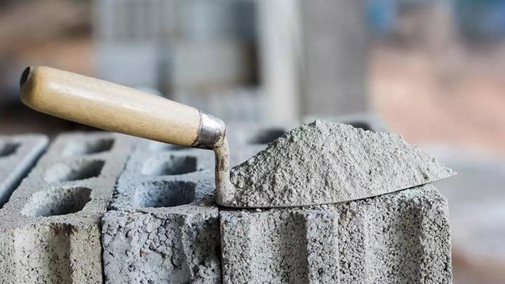 Jak obliczyć ile cementu na taczkę betonu? Odkryj idealne proporcje i sprawdzone triki!