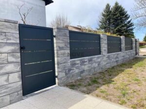 Nowoczesne ogrodzenia z bloczków Joniec: odkryj Roma Horizon Marengo