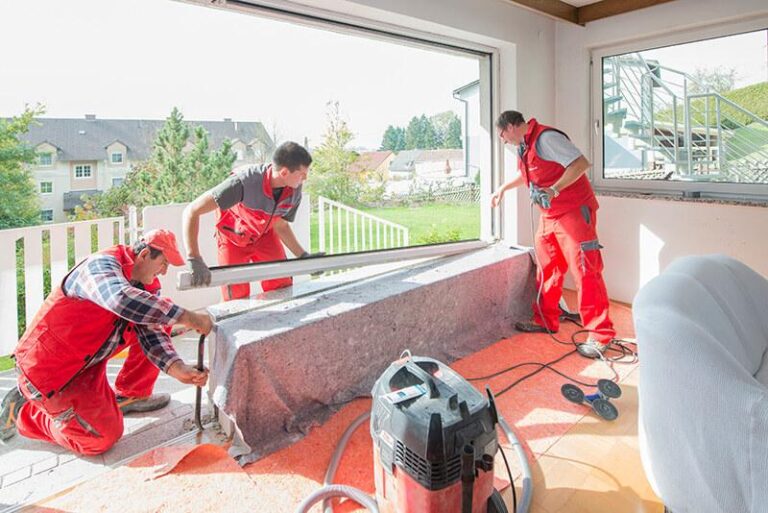 Jak w prosty sposób zdjąć okno uchylne? Bezpieczny demontaż krok po kroku